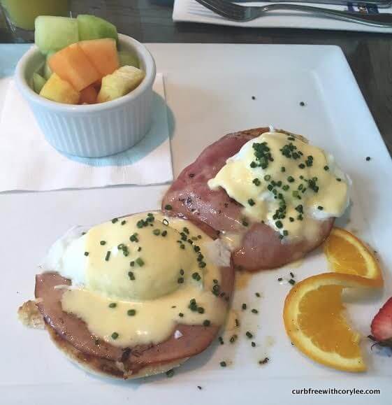 Eggs benedict at Frank & Lola