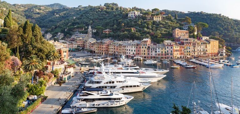 The benefits of a luxury yacht charter holiday